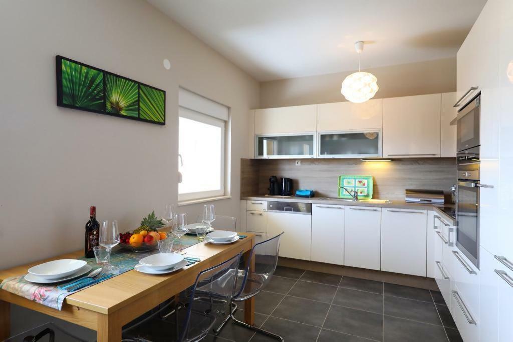 Luxury Apartment Rougemarin Pakostane Ngoại thất bức ảnh