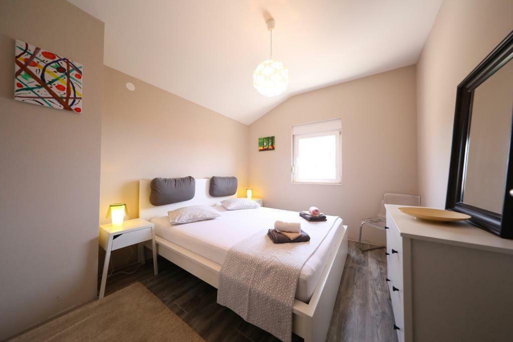Luxury Apartment Rougemarin Pakostane Ngoại thất bức ảnh